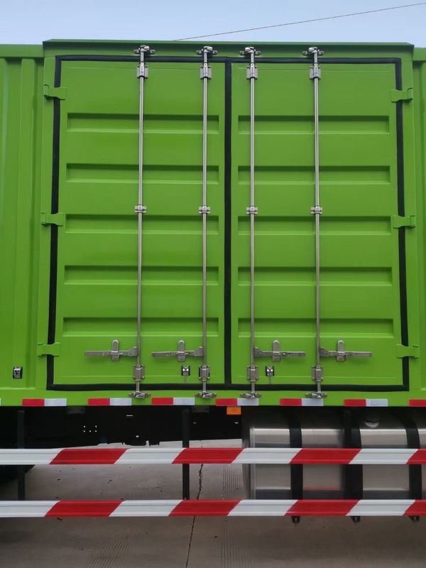 Green 6x4 Van Cargo Truck SHACMAN H3000 Big Cargo Truck 340Hp For Delivery