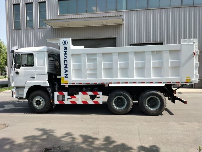 SHACMAN F3000 Dump Truck 6x4 400 EuroII White Tipper 300L aluminium alloy fuel tank