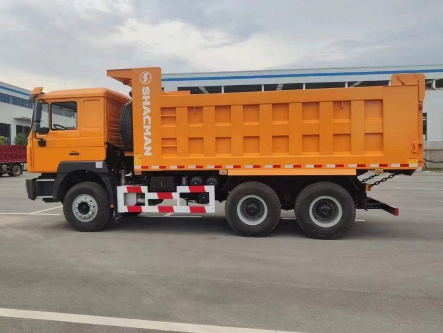 SHACMAN F3000 Heavy Dump Truck with 3775+1400 mm Wheelbase 300L Fuel Tank and φ430 Diaphragm Spring Clutch