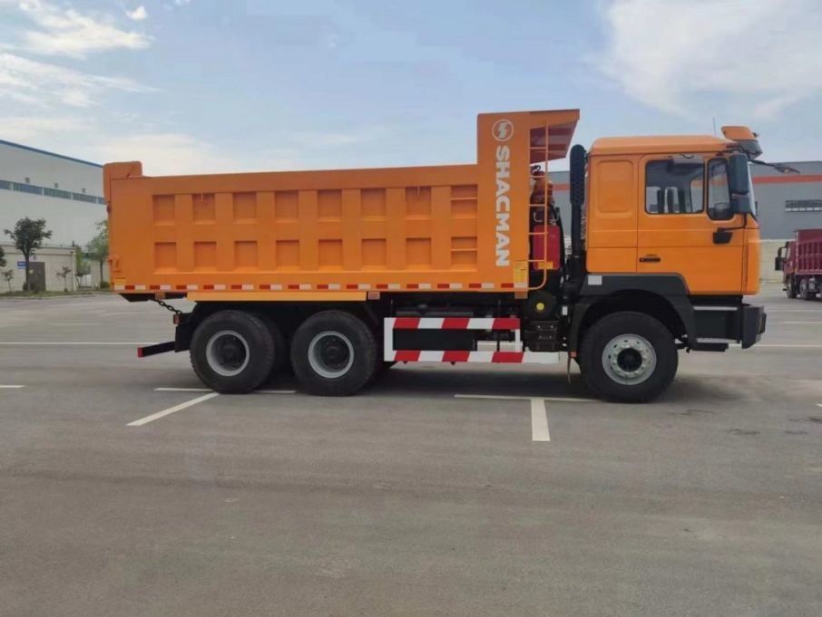SHACMAN F3000 Heavy Dump Truck with 3775+1400 mm Wheelbase 300L Fuel Tank and φ430 Diaphragm Spring Clutch