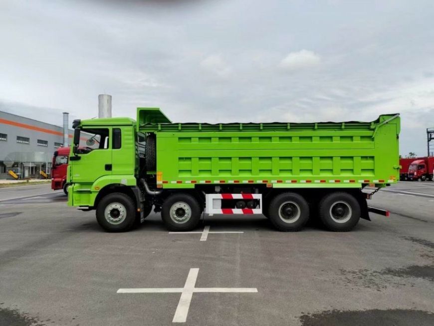 9.5T SHACMAN H3000 Dump Truck 8x4 430 EuroV Green Dumper Truck MAN Axles  2*16T
