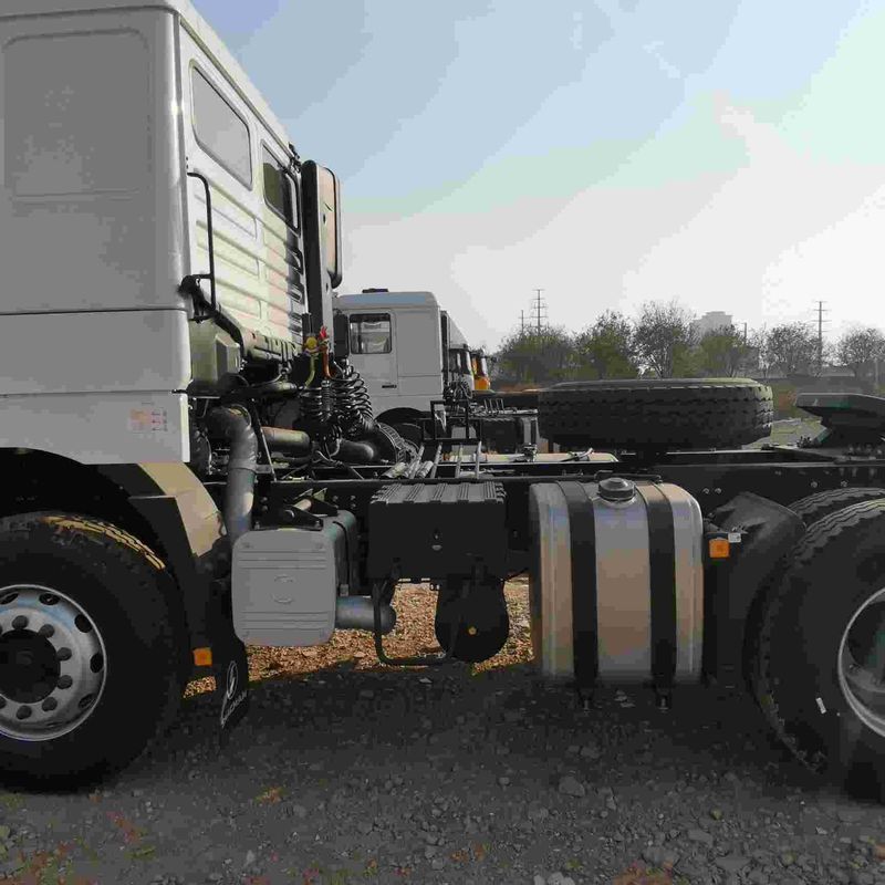 Red SHACMAN F3000 375HP Euro V 6-Wheel Tractor Head 4x2 WEICHAI Engine