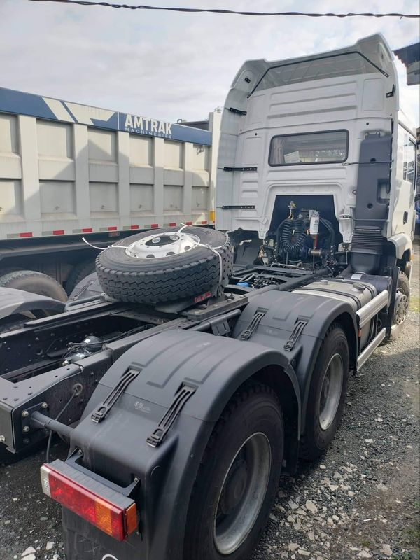 Euro 2 10 Wheelers Tractor Truck Shacman 430hp X3000 6*4 Heavy Truck Manual