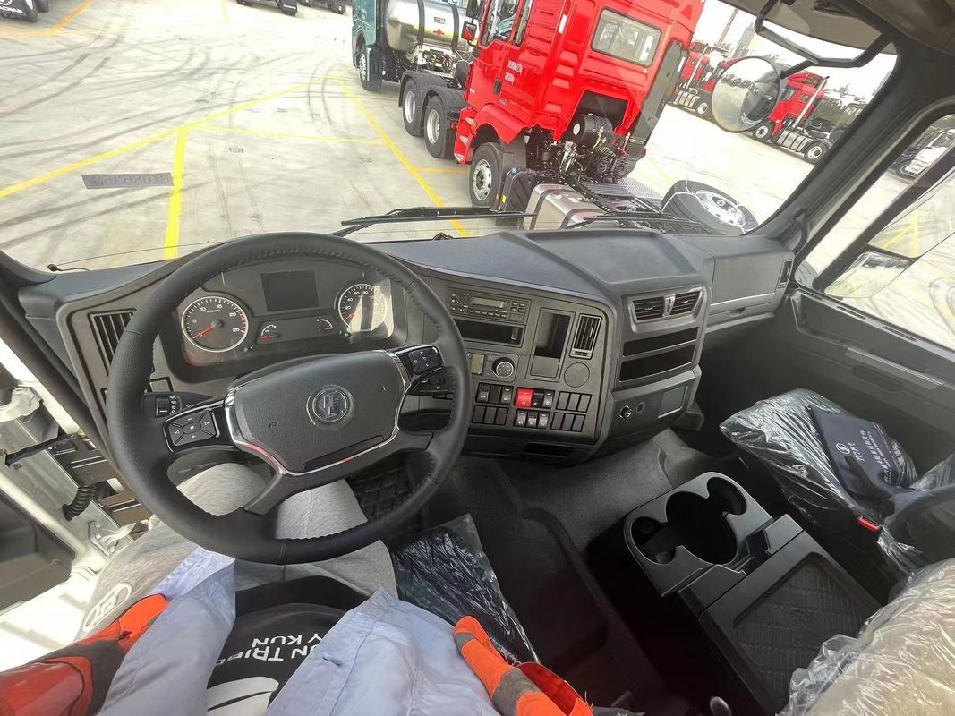 SHACMAN X3000 4x2 Tractor Truck 430Hp Environmentally Friendly Euro II With 6 Tires
