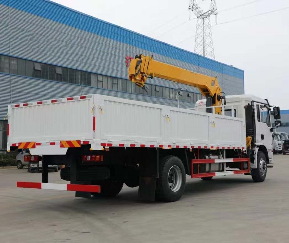 SHACMAN L3000 4X2 10 Tons Loading Capacity Cargo Truck 240HP Cargo Carrier Crane In Good Quality