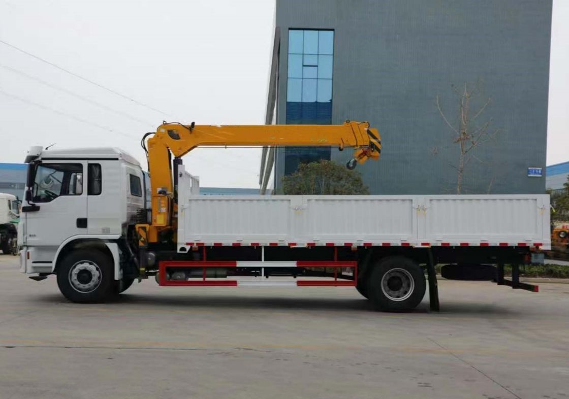 SHACMAN L3000 4X2 10 Tons Loading Capacity Cargo Truck 240HP Cargo Carrier Crane In Good Quality