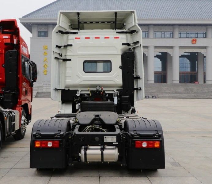 SHACMAN X3000 4x2 Tractor 420HP Double Sleeper Left Driver Tractor Truck For Algeria
