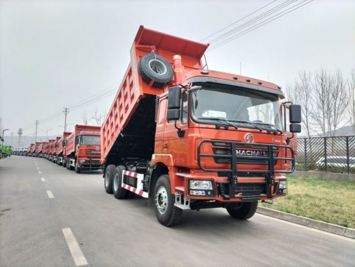 Neon Red Heavy Dump Truck Collision Mitigation System 25T Capacity 6x6 6x4 8x4 Drive Type 12 Wheels 1800 3200 1350mm Whe