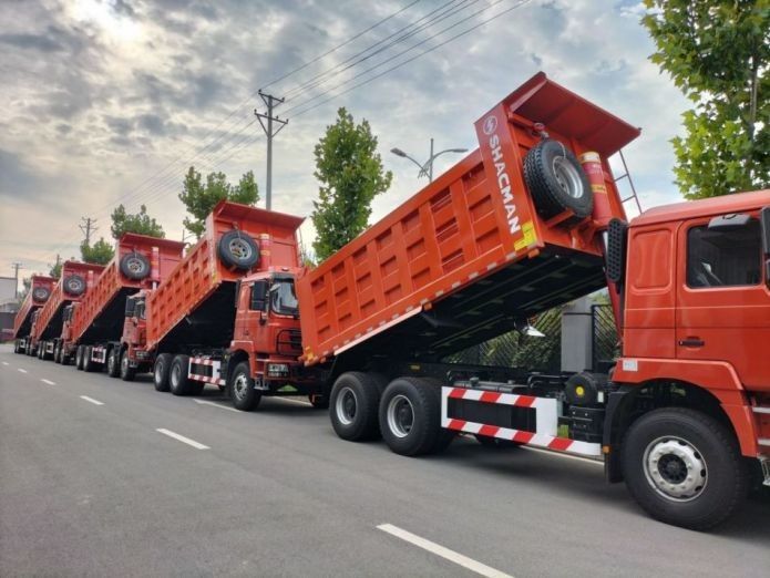 Neon Red Heavy Dump Truck Collision Mitigation System 25T Capacity 6x6 6x4 8x4 Drive Type 12 Wheels 1800 3200 1350mm Whe