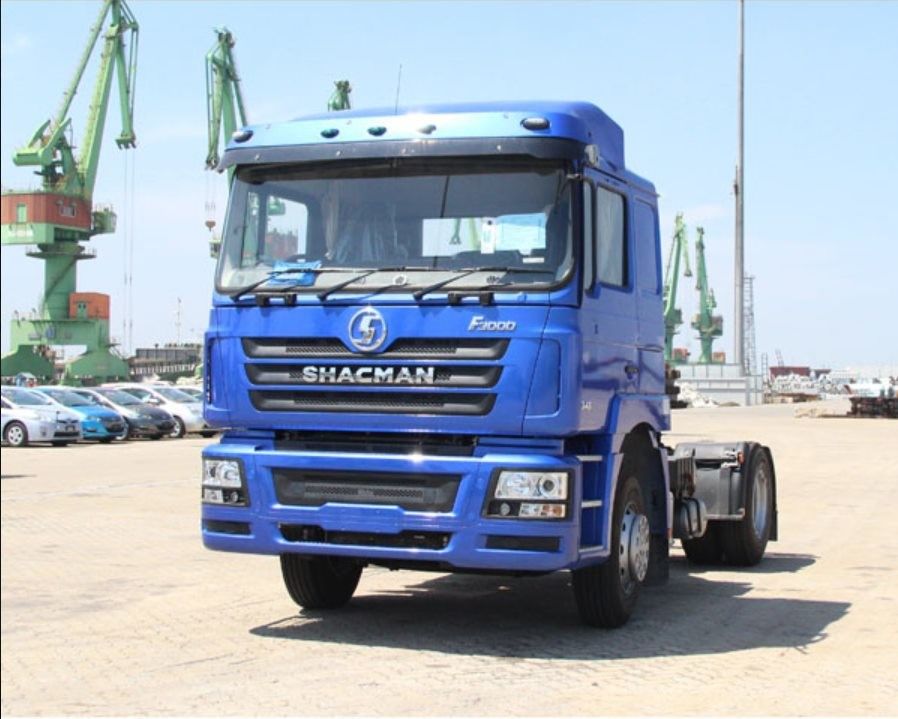 Red SHACMAN F3000 375HP Euro V 6-Wheel Tractor Head 4x2 WEICHAI Engine For Performance