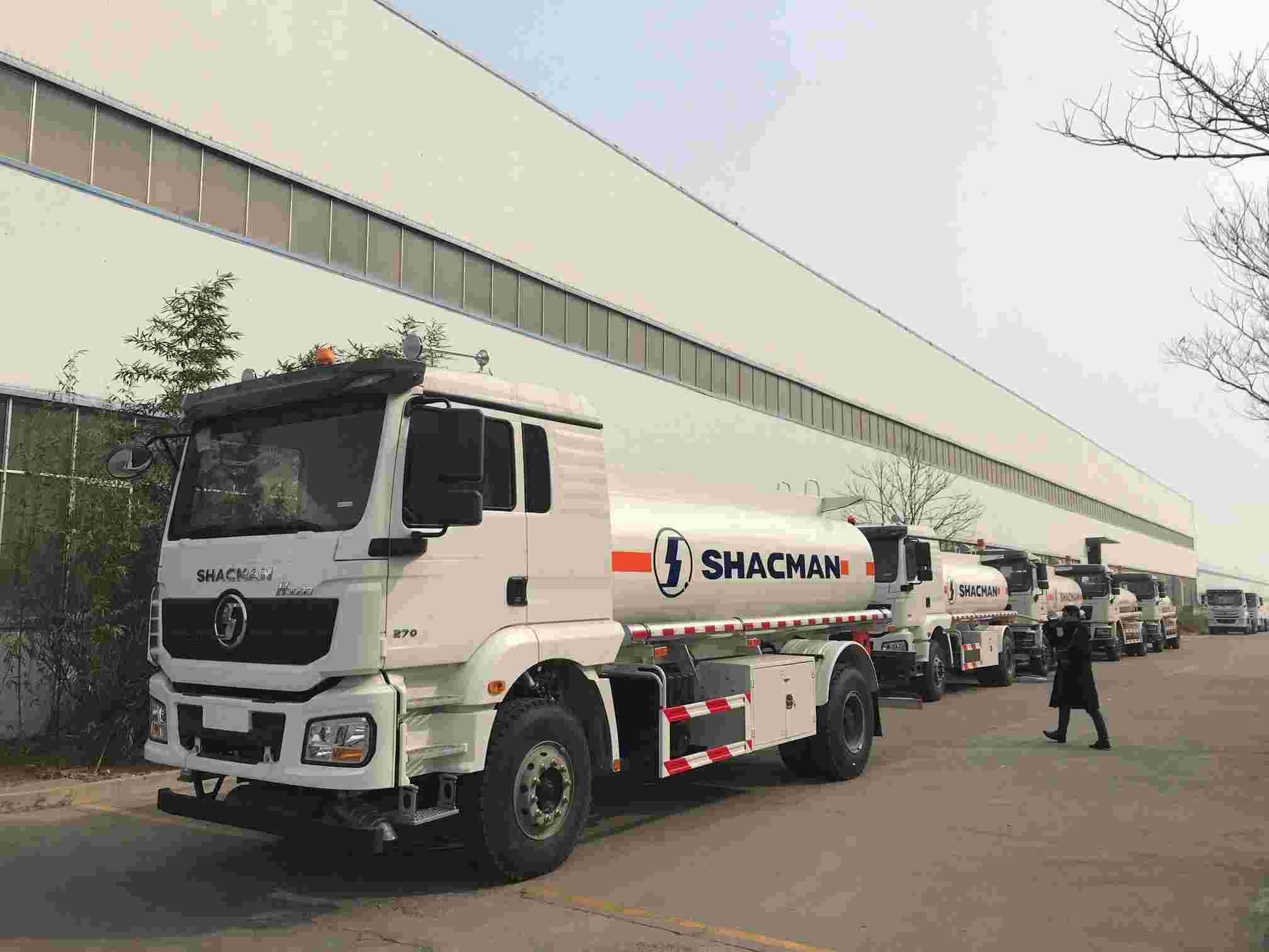 H3000 SHACMAN Water Truck 4x2 1000 Gallon Water Truck 300hp Euro II White