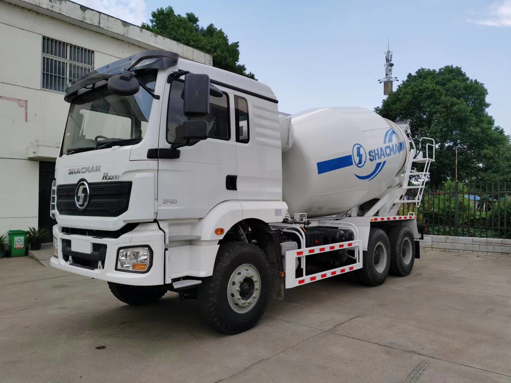 shacman-h3000-concrete-mixer-truck-6x4-truck-mixer-agitator-340hp-white