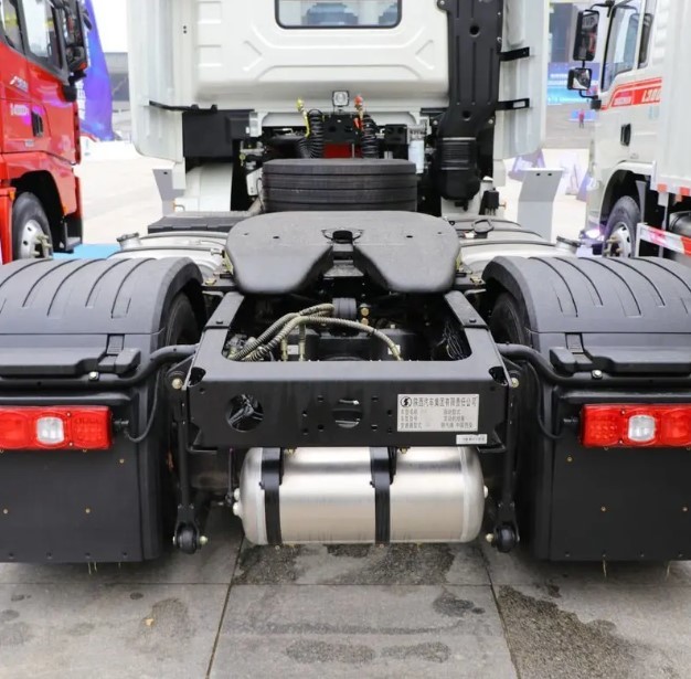 SHACMAN Container Tractor Truck X3000 4*2 Port Terminal Tractor 420hp ...