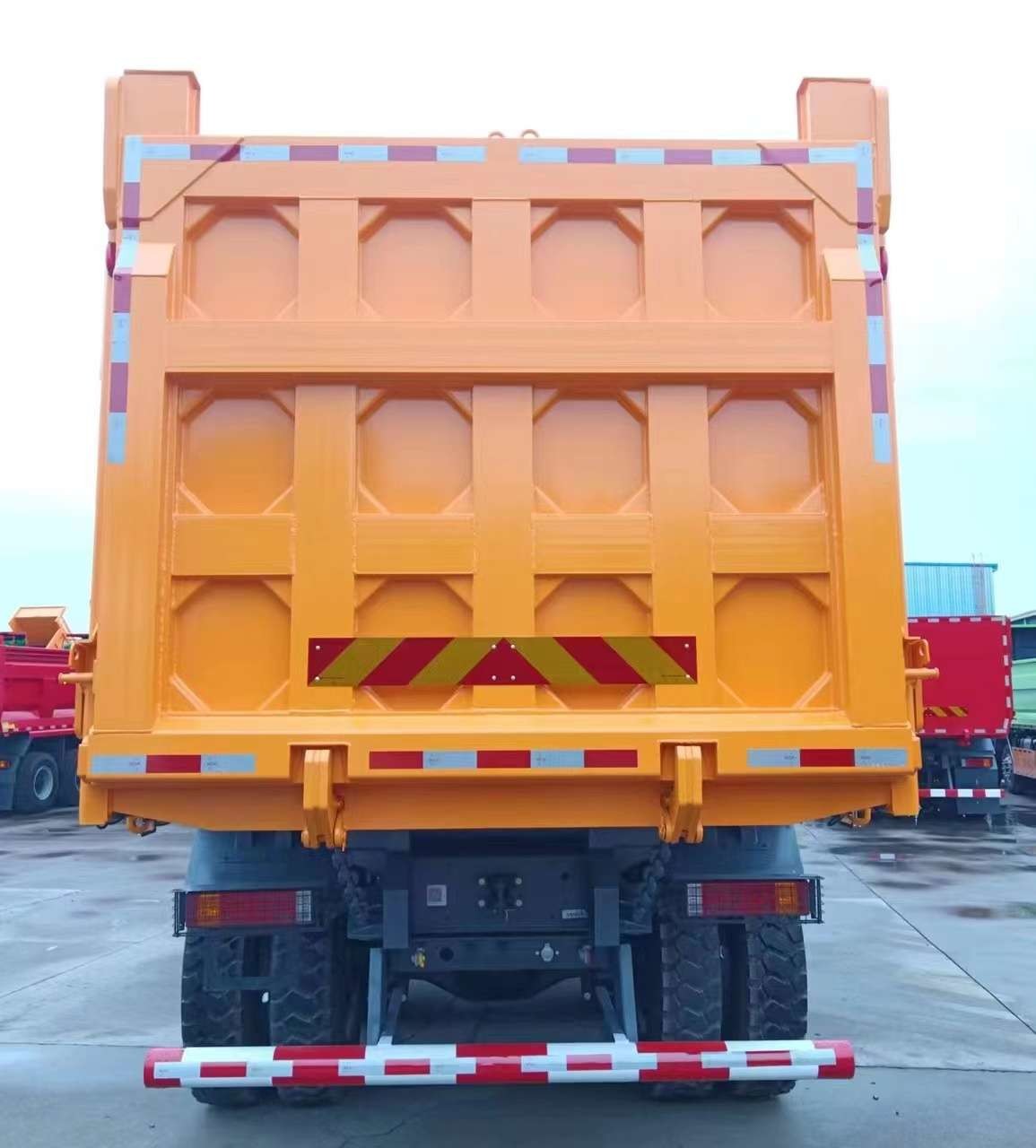 SHACMAN 3 Axle Dump Truck F3000 8x4 430HP EuroII 25 Ton Three Axle Dump